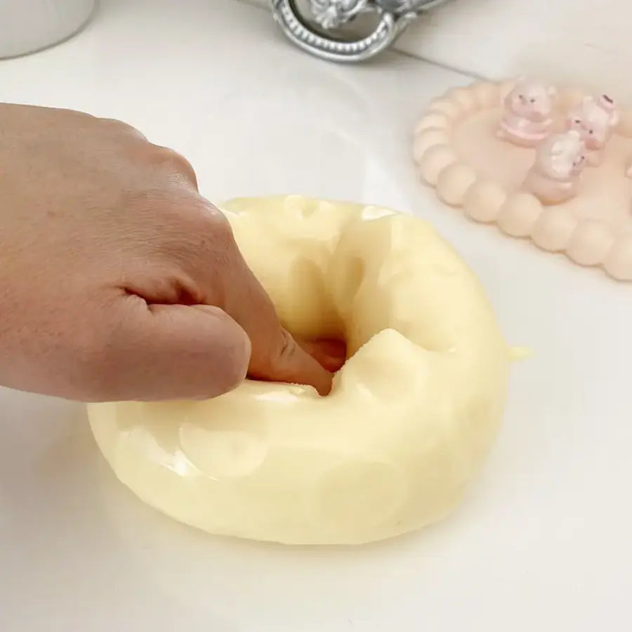 2026 New Moldable Cheese Stress Toy – Soft, squishy, and fun to squeeze. This giant yellow ASMR pressure ball helps relieve stress while keeping your hands busy. Perfect for relaxing, fidgeting, and sensory play.